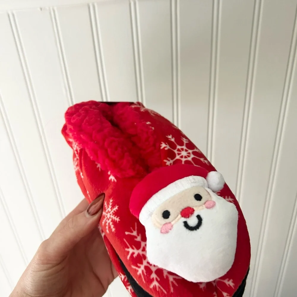 ⭐️ NEW Red Santa Cozy Fuzzy Christmas Slipper Socks Snowflake Design